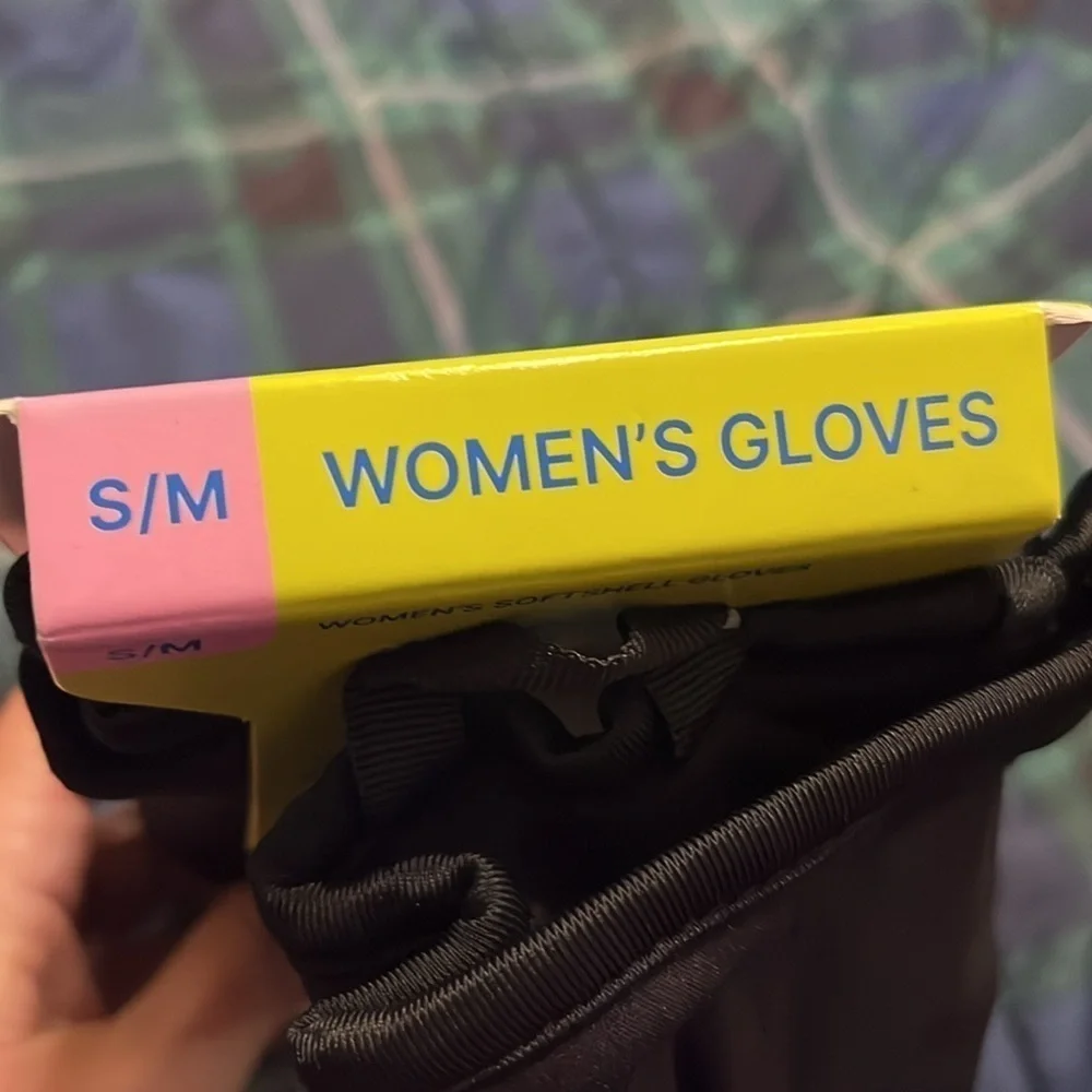 NWT Free Country softshell women’s Gloves  Size small/medium